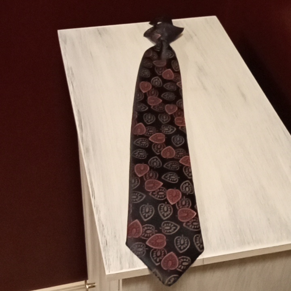 Men's tie